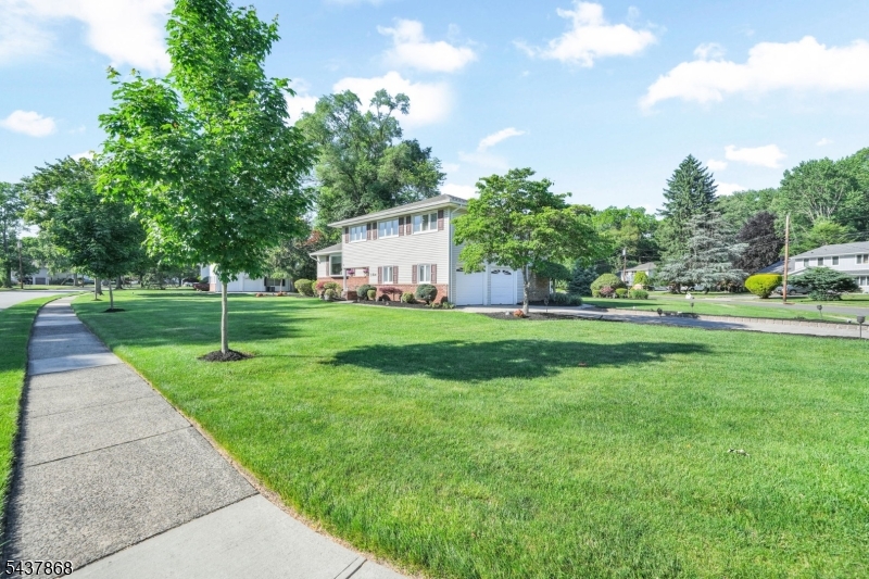 184 Andover Dr