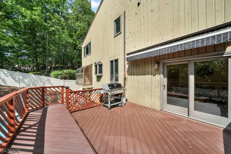 72 Agawam Dr