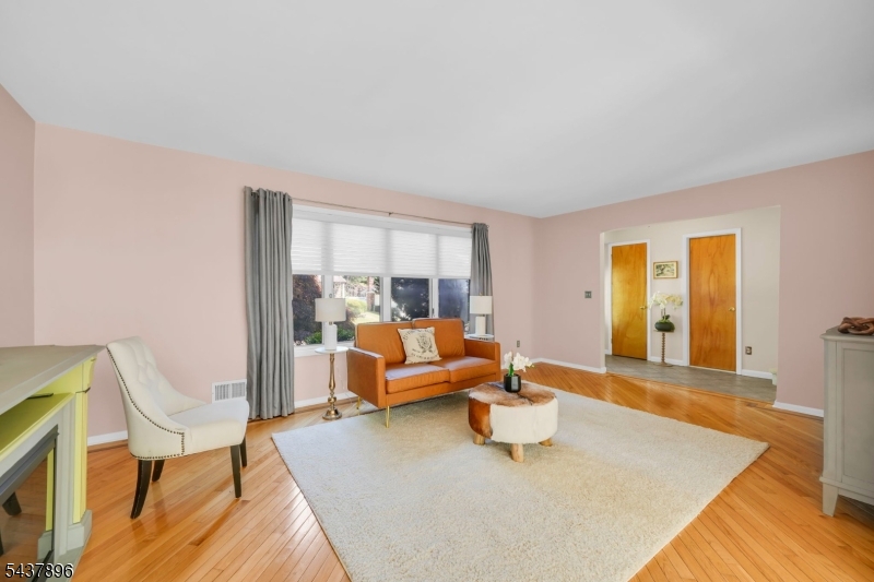 72 Agawam Dr