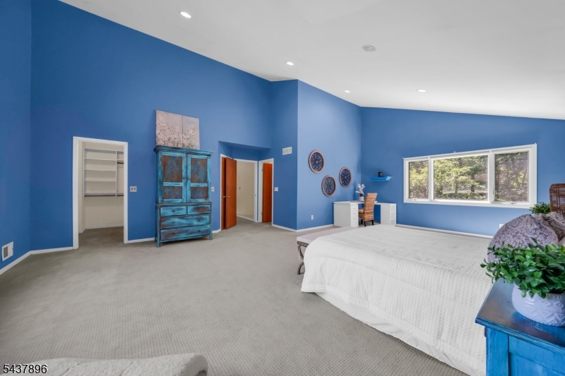 72 Agawam Dr