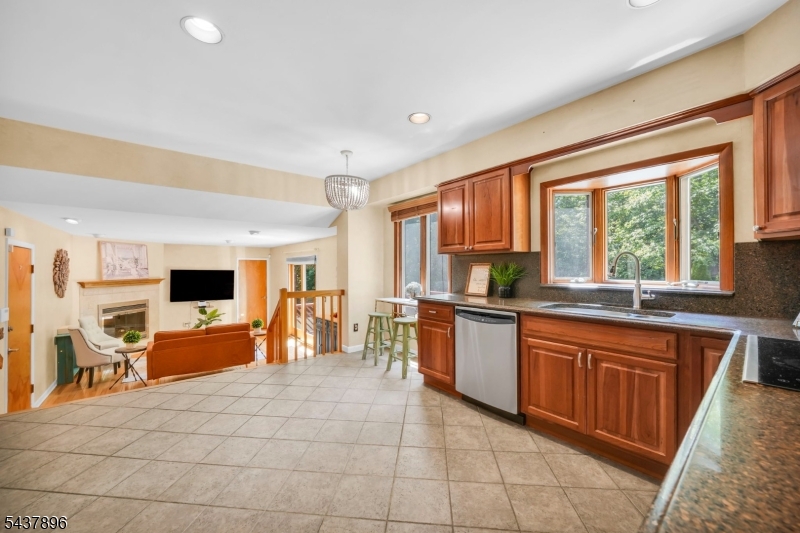 72 Agawam Dr