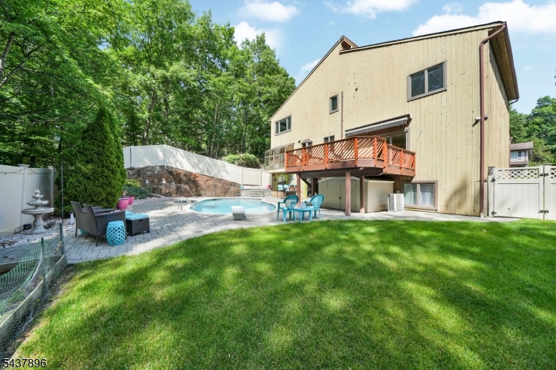 72 Agawam Dr