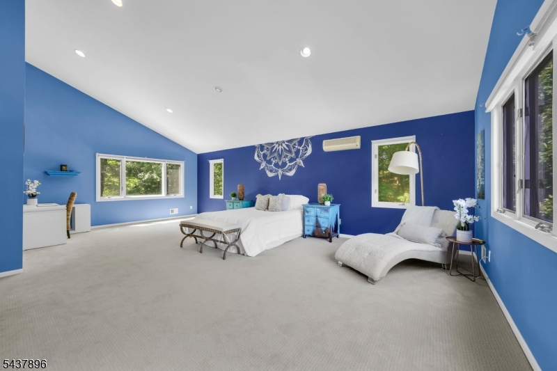 72 Agawam Dr