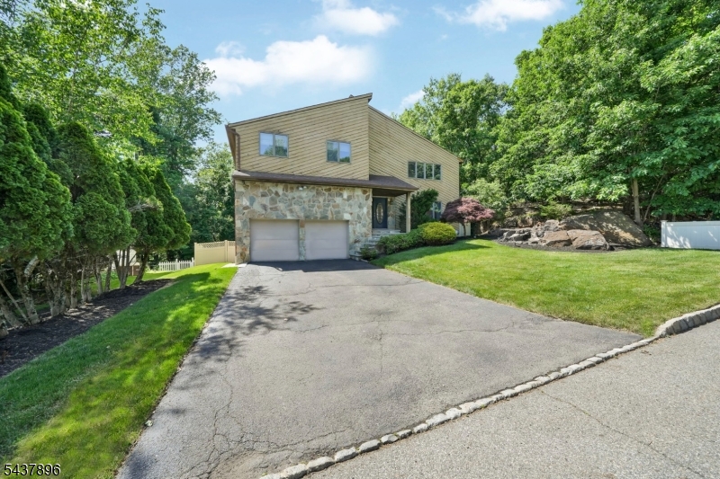 72 Agawam Dr