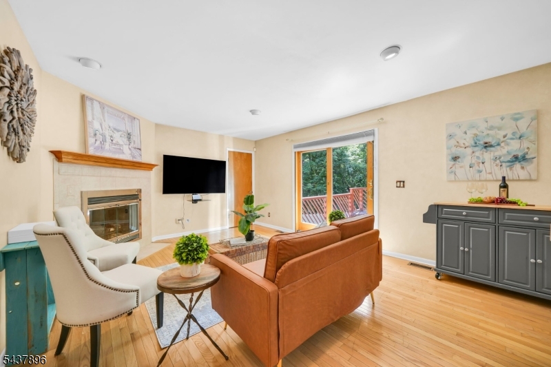 72 Agawam Dr