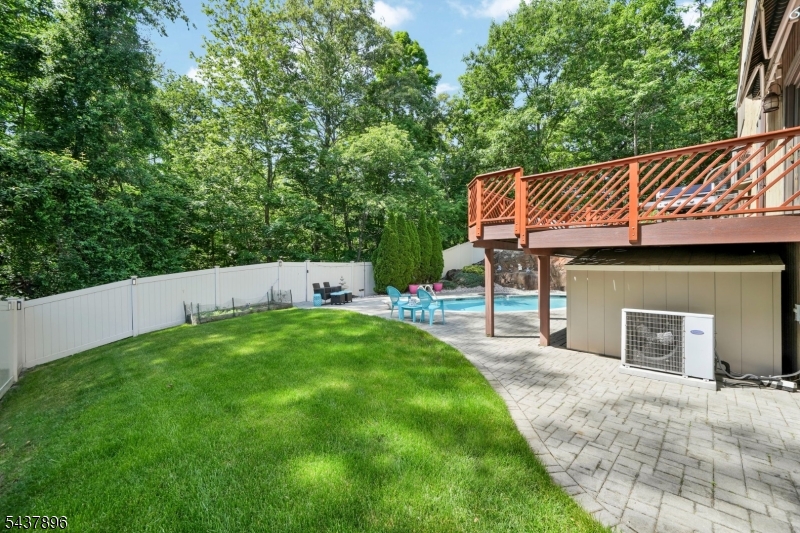 72 Agawam Dr