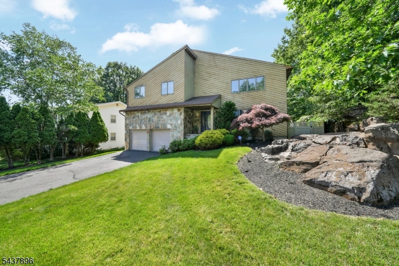 72 Agawam Dr