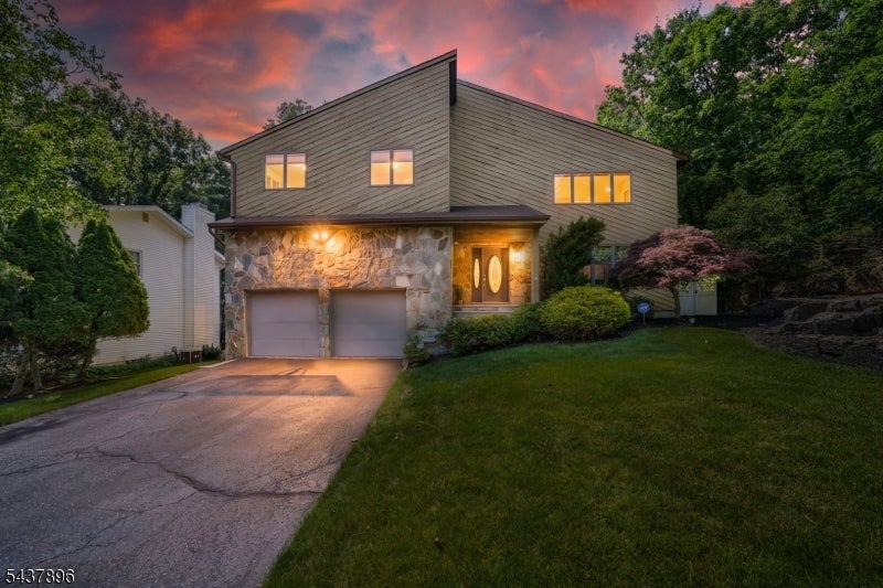 72 Agawam Dr