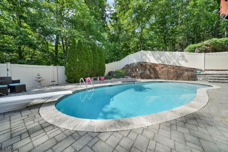 72 Agawam Dr