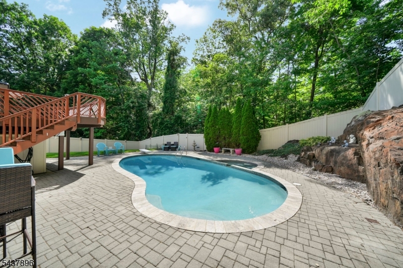 72 Agawam Dr
