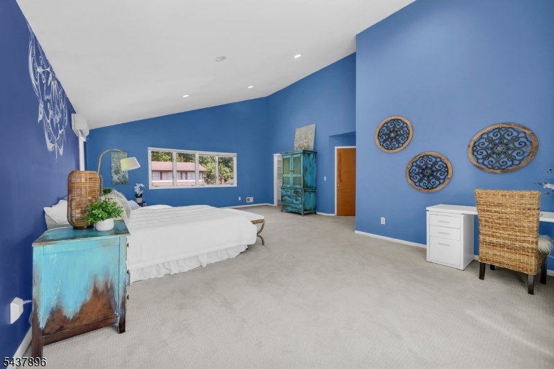 72 Agawam Dr