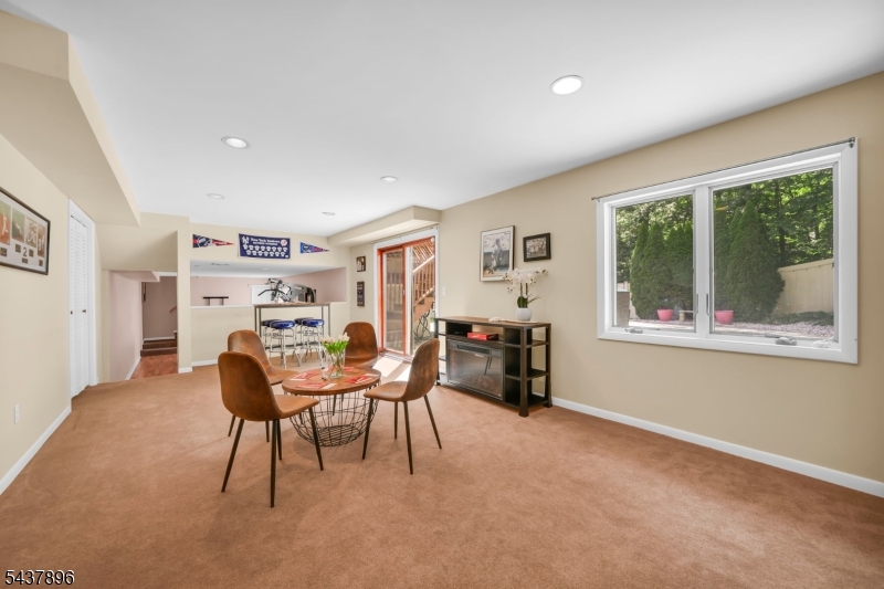 72 Agawam Dr