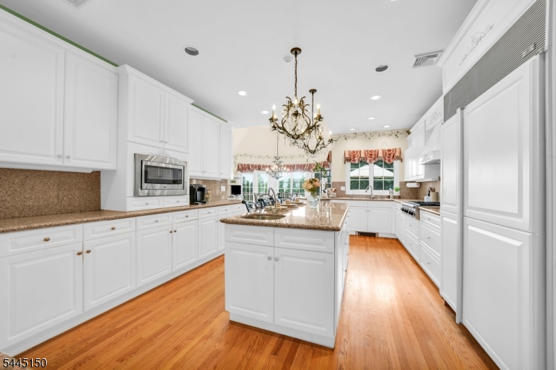 817 Peach Tree Ln