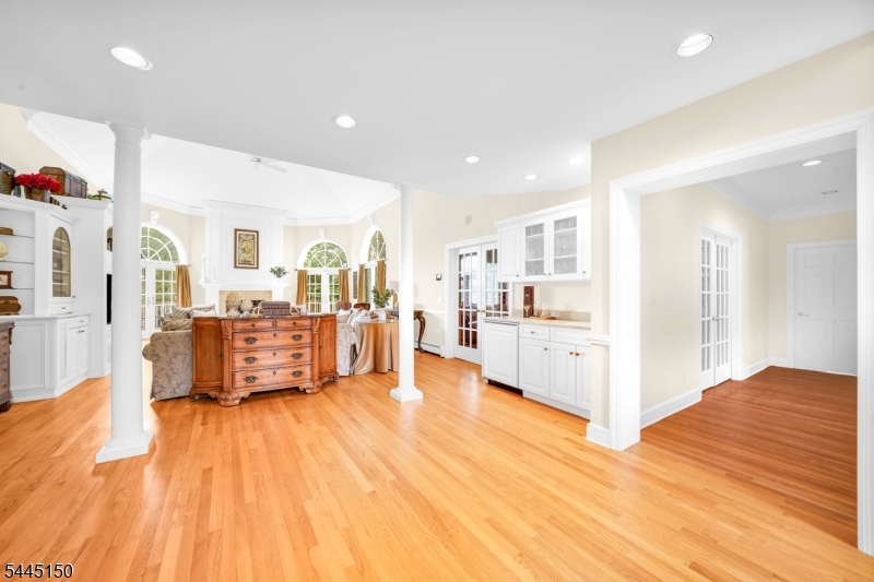 817 Peach Tree Ln