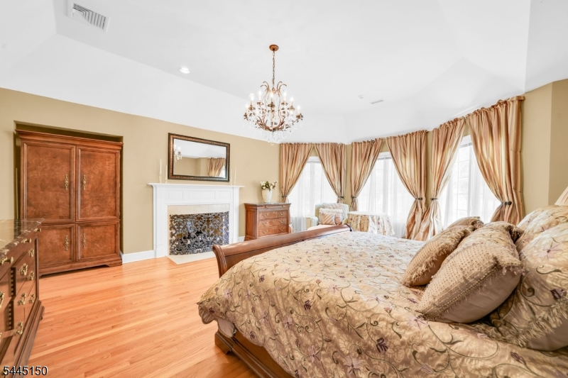 817 Peach Tree Ln