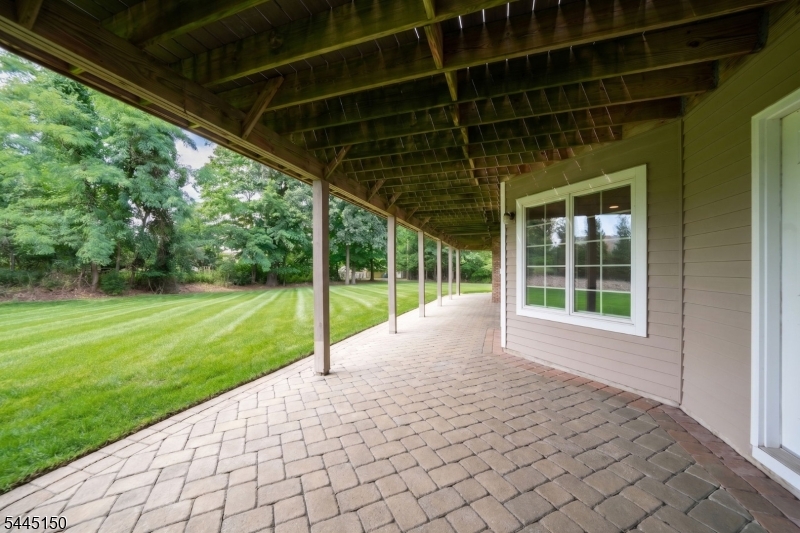 817 Peach Tree Ln