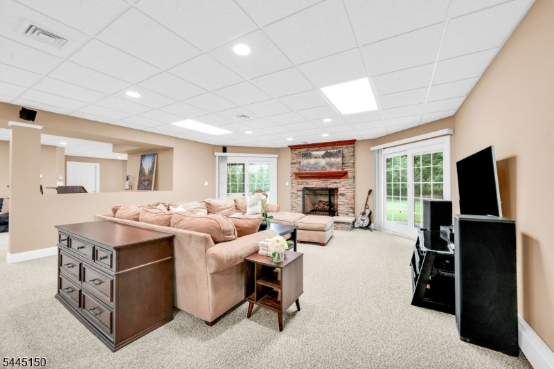 817 Peach Tree Ln