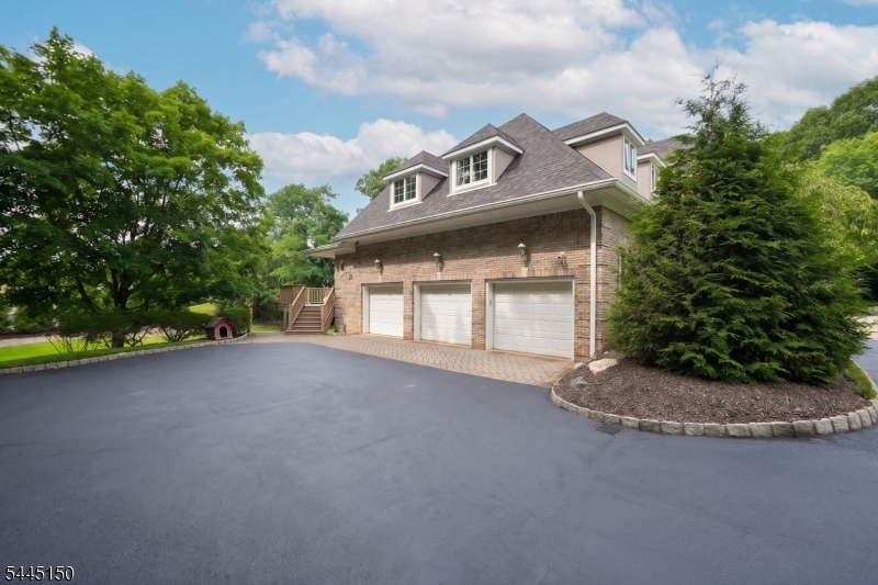 817 Peach Tree Ln