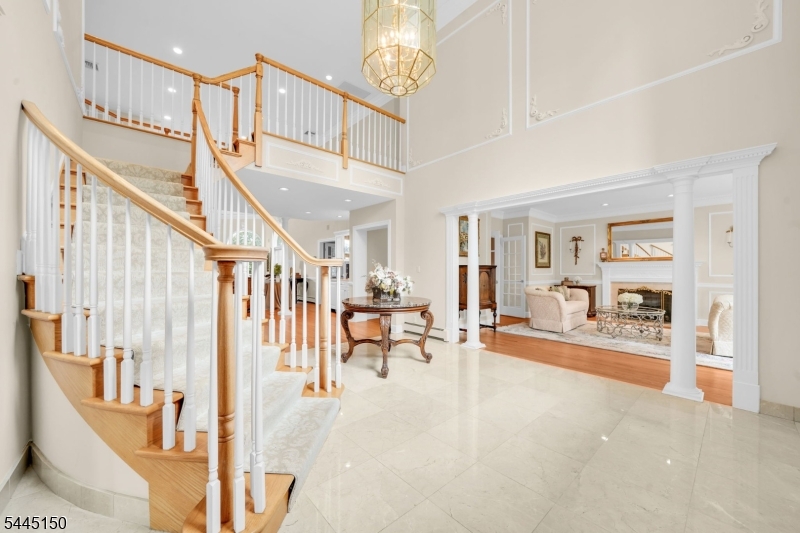 817 Peach Tree Ln