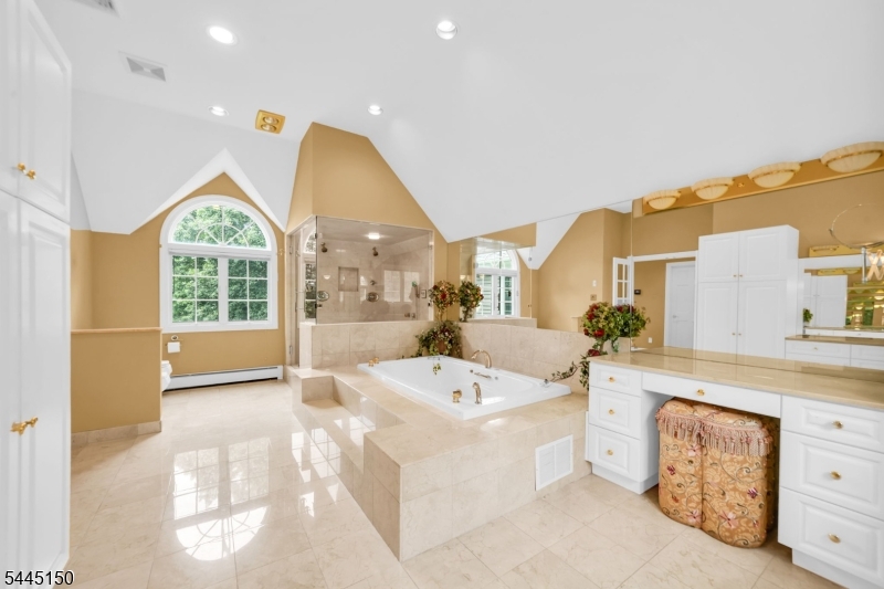 817 Peach Tree Ln