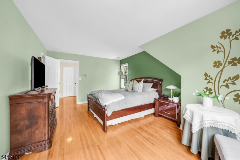 15 Nuthatcher Ct