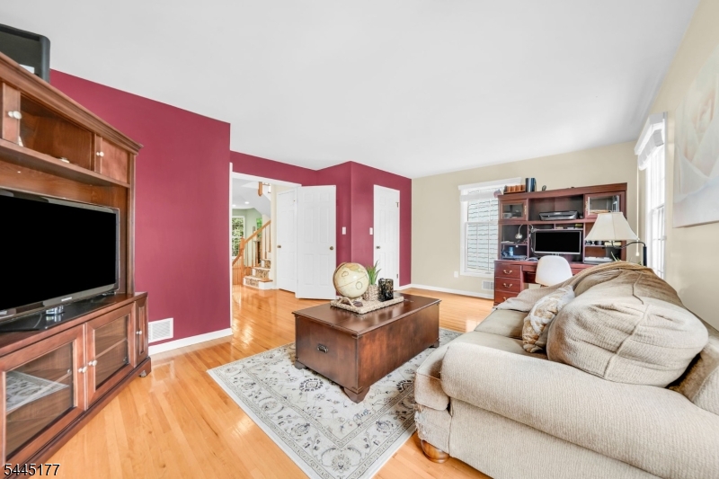 15 Nuthatcher Ct