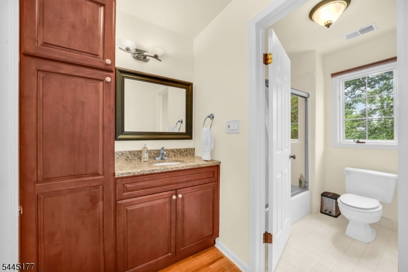 15 Nuthatcher Ct