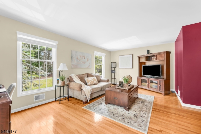 15 Nuthatcher Ct