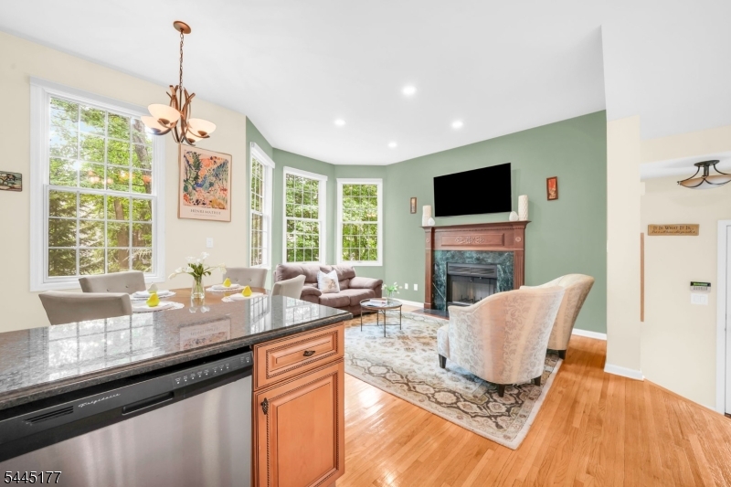 15 Nuthatcher Ct