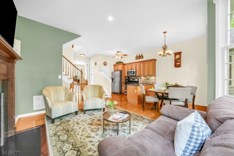 15 Nuthatcher Ct