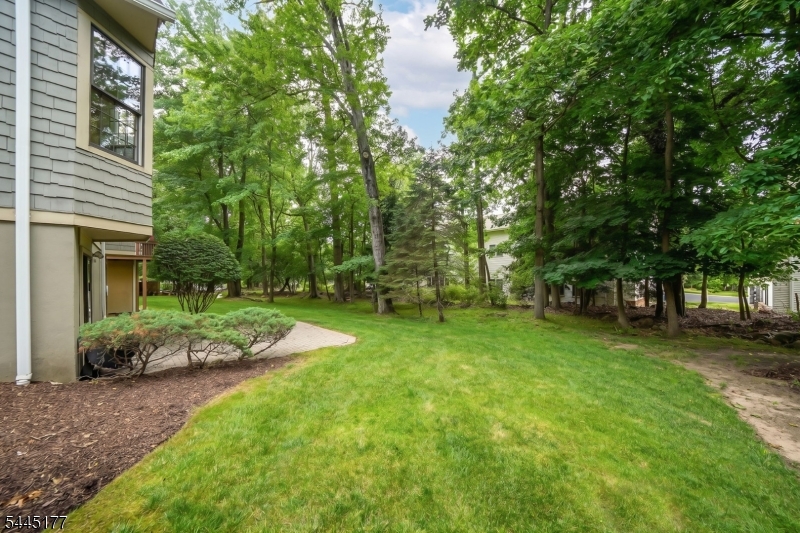 15 Nuthatcher Ct