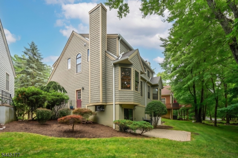 15 Nuthatcher Ct