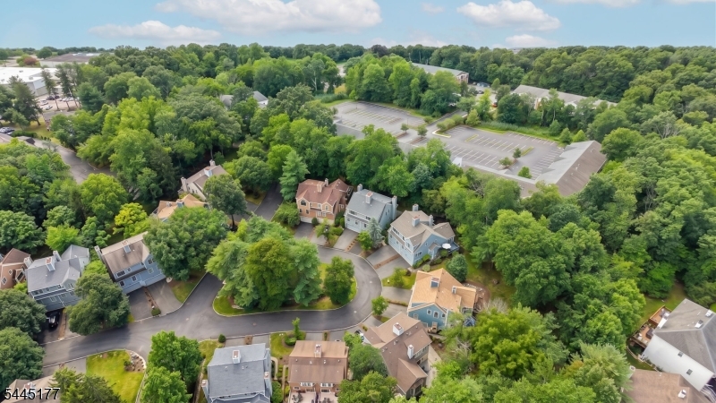 15 Nuthatcher Ct