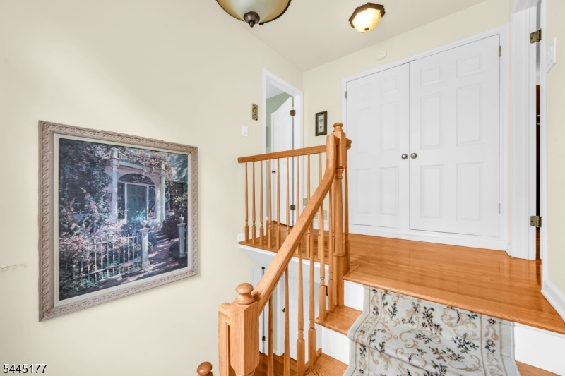 15 Nuthatcher Ct