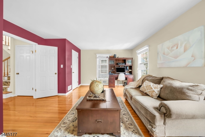 15 Nuthatcher Ct