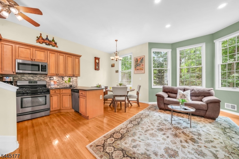 15 Nuthatcher Ct