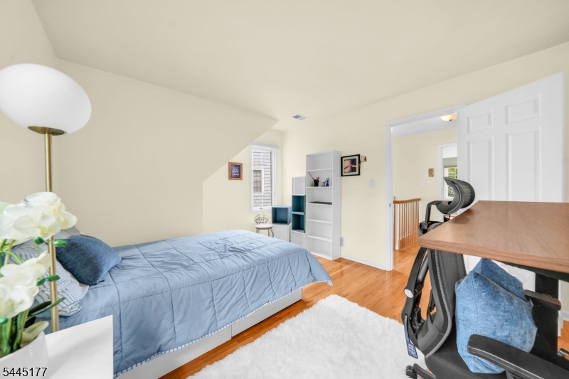 15 Nuthatcher Ct