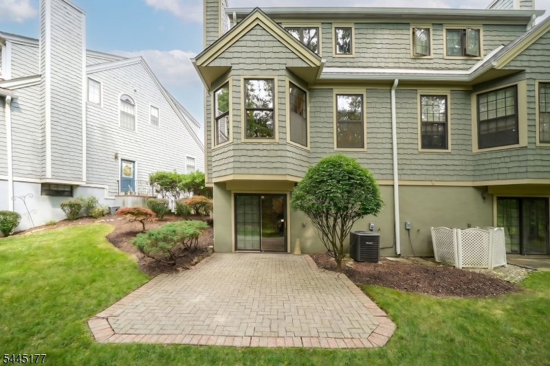 15 Nuthatcher Ct