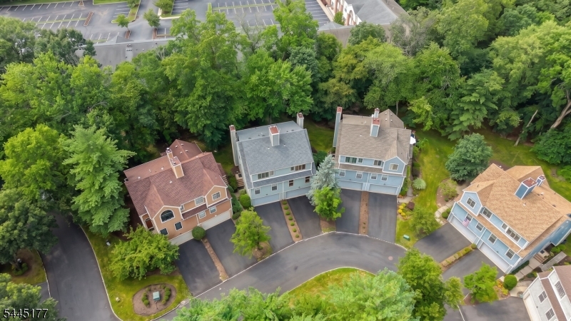 15 Nuthatcher Ct
