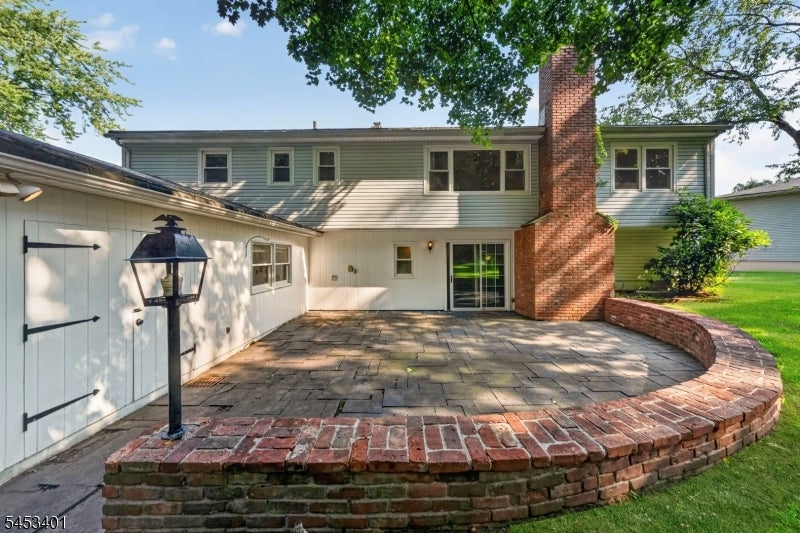 13 Friar Way