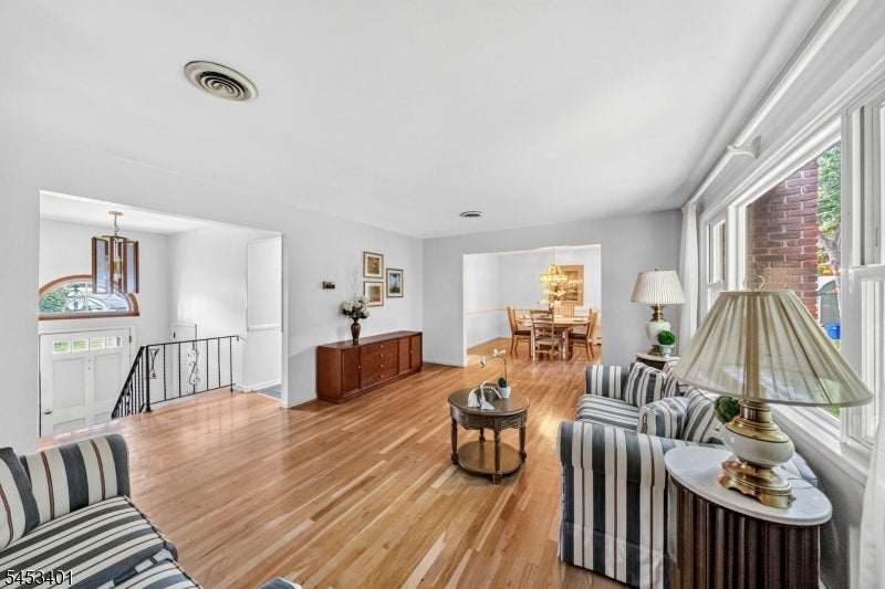 13 Friar Way