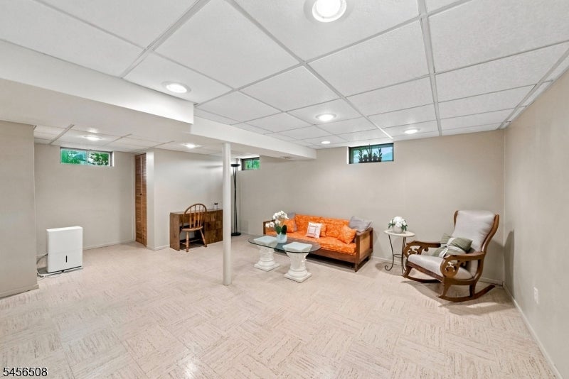 33 Waling Dr