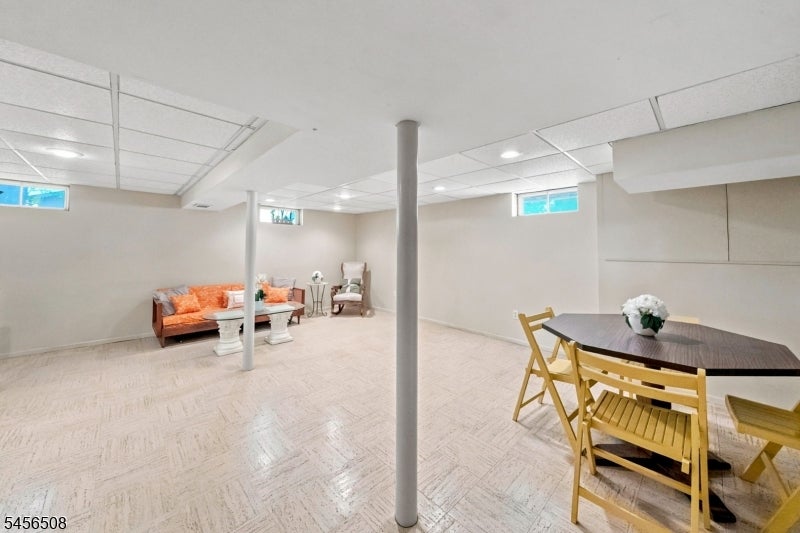 33 Waling Dr