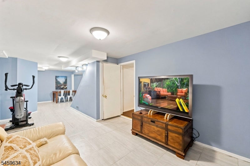 18 Fox Hollow Ct