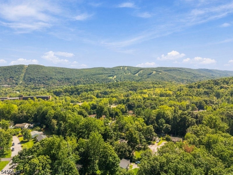 18 Fox Hollow Ct