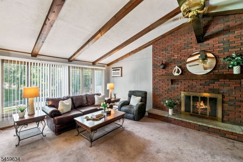 18 Fox Hollow Ct