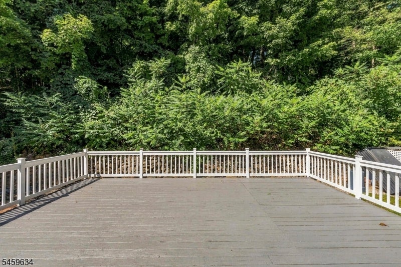 18 Fox Hollow Ct