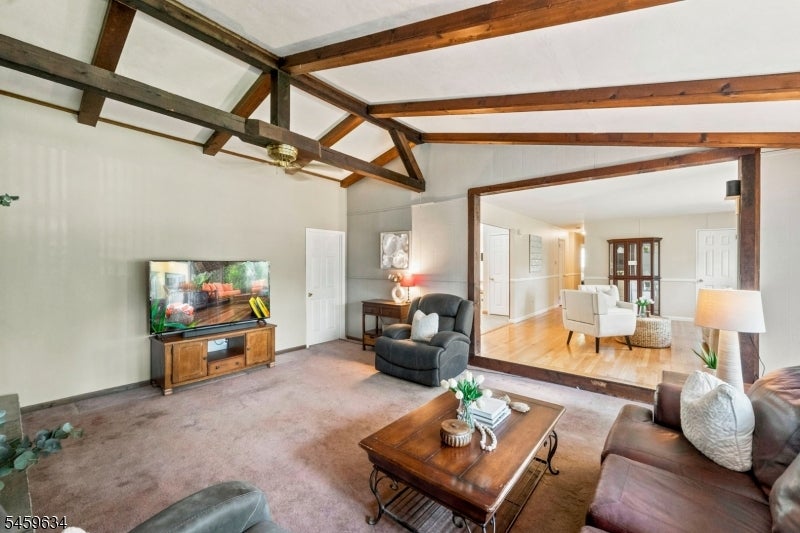 18 Fox Hollow Ct