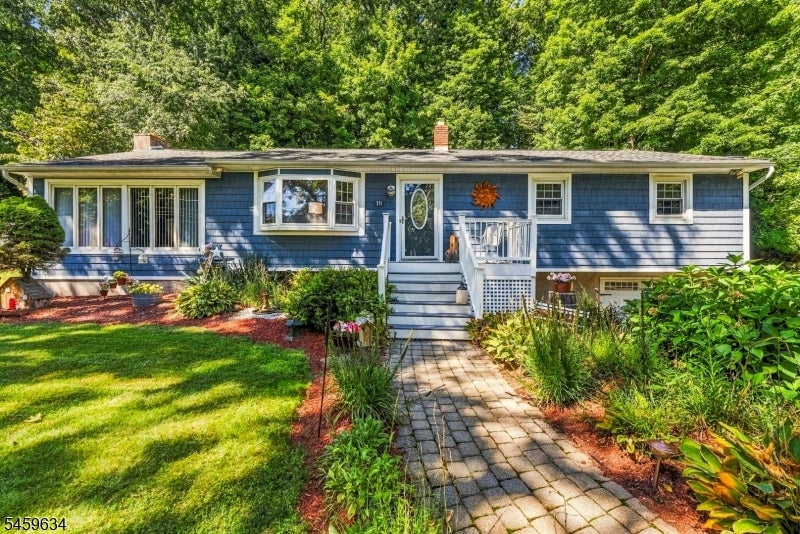 18 Fox Hollow Ct