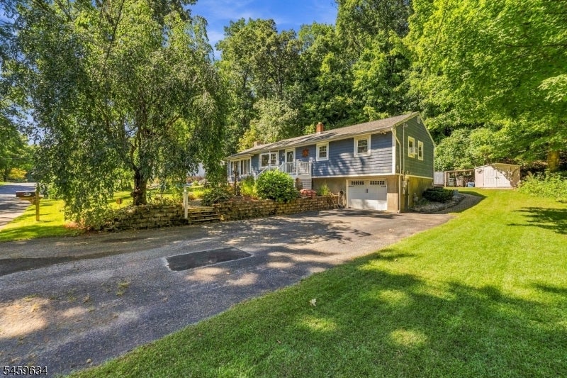 18 Fox Hollow Ct